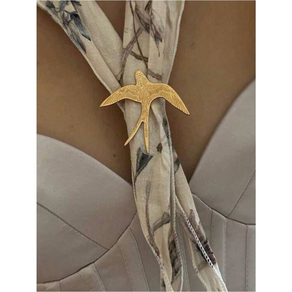Gold Swallow Brooch M774 - Picture 3 of 4